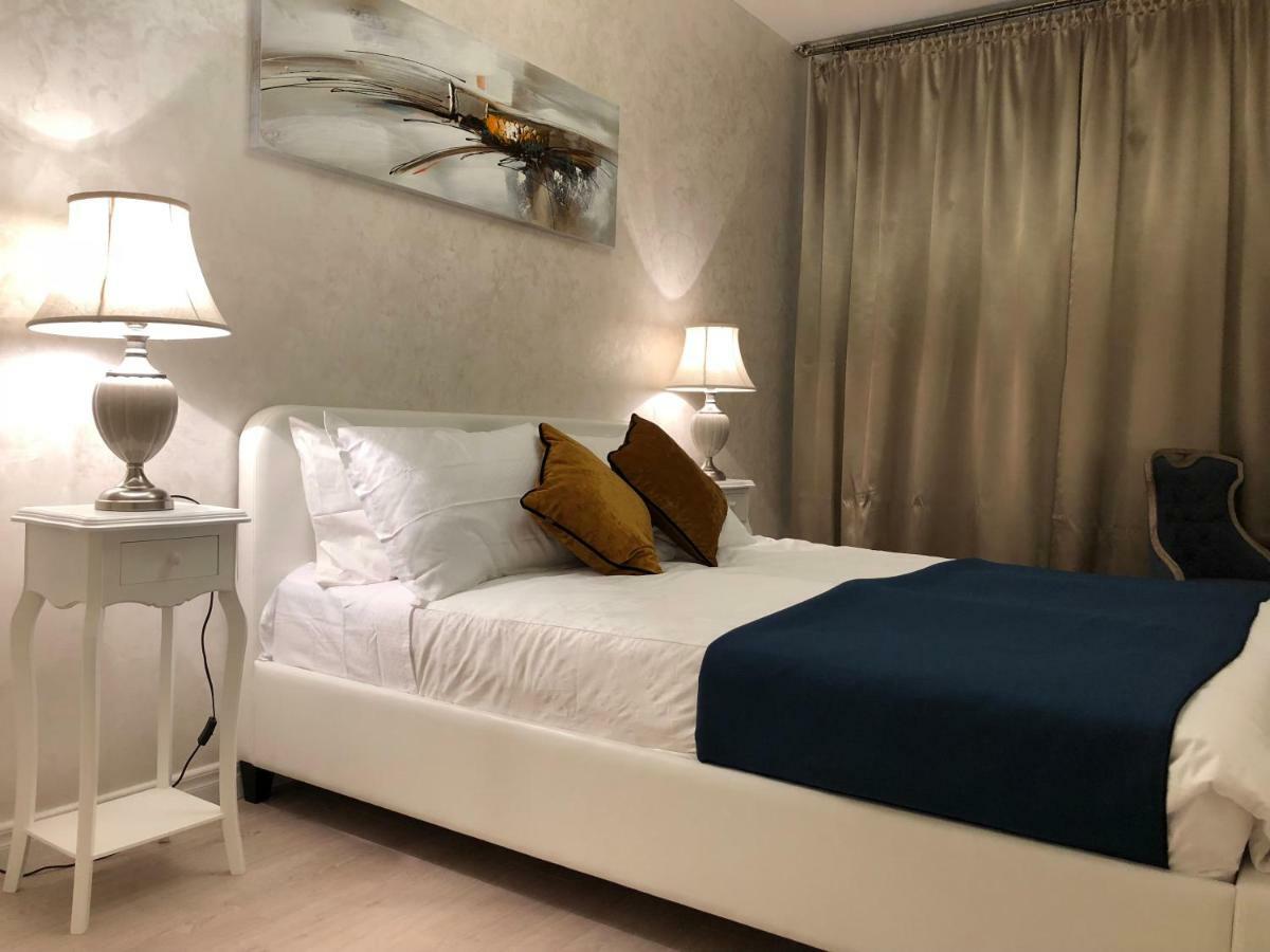 Stylish Old Town Apartment Riga Esterno foto